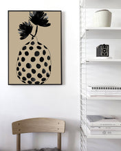 Black Spotty Vase (short)